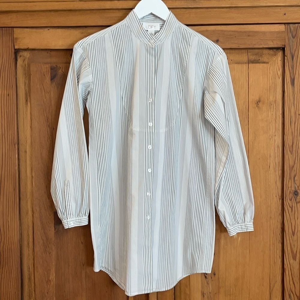 Loft mandarin collar button down striped gray and white blouse Sz. 0